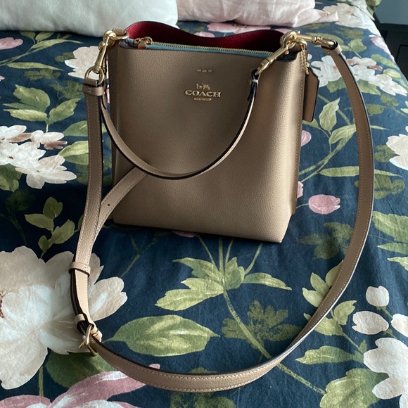 Coach Mollie Bucket Bag 22 - Picture 1 of 5